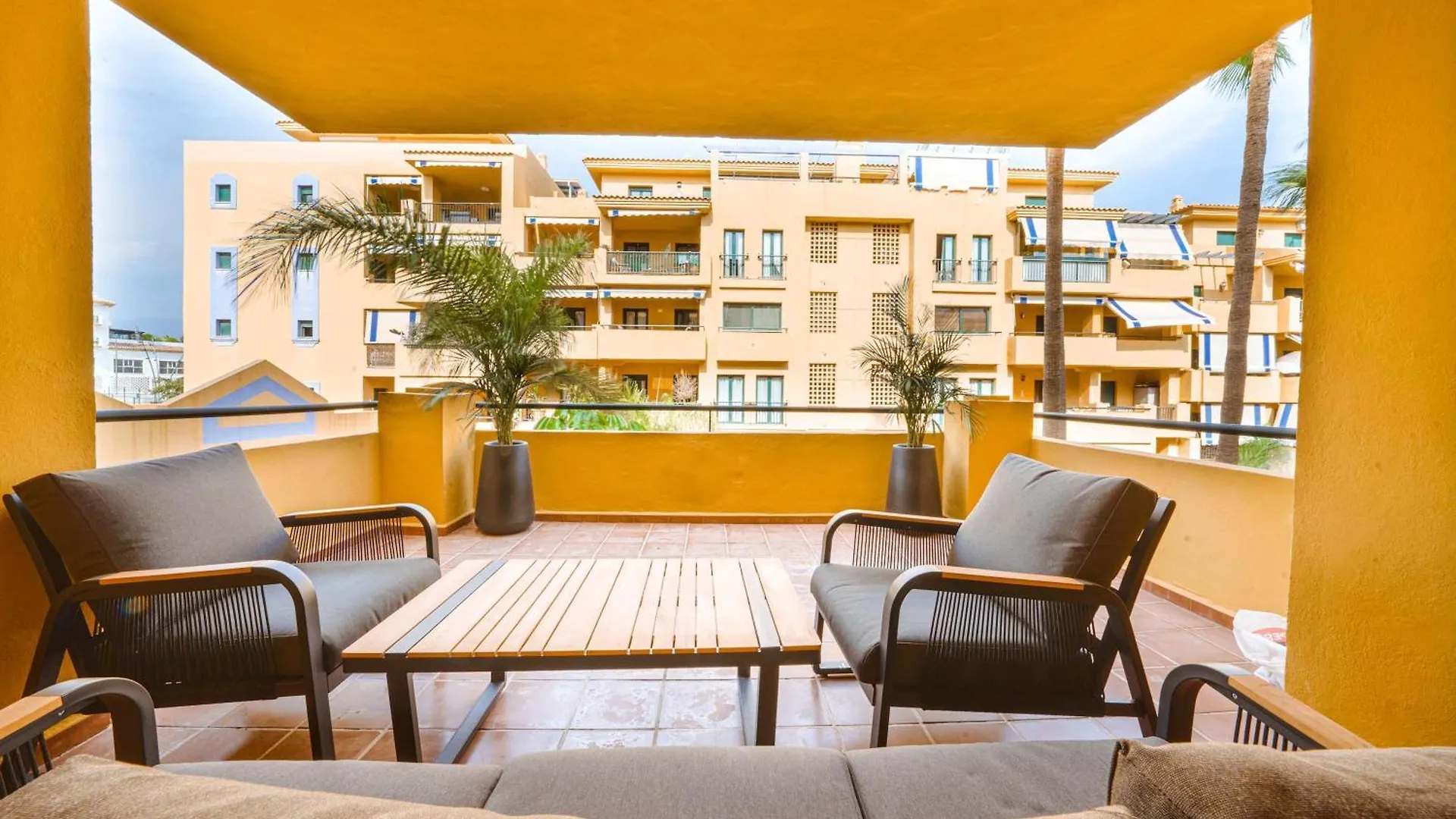 Modern 3-Bedroom Haven In Los Almendros San Pedro Marbella 0*,