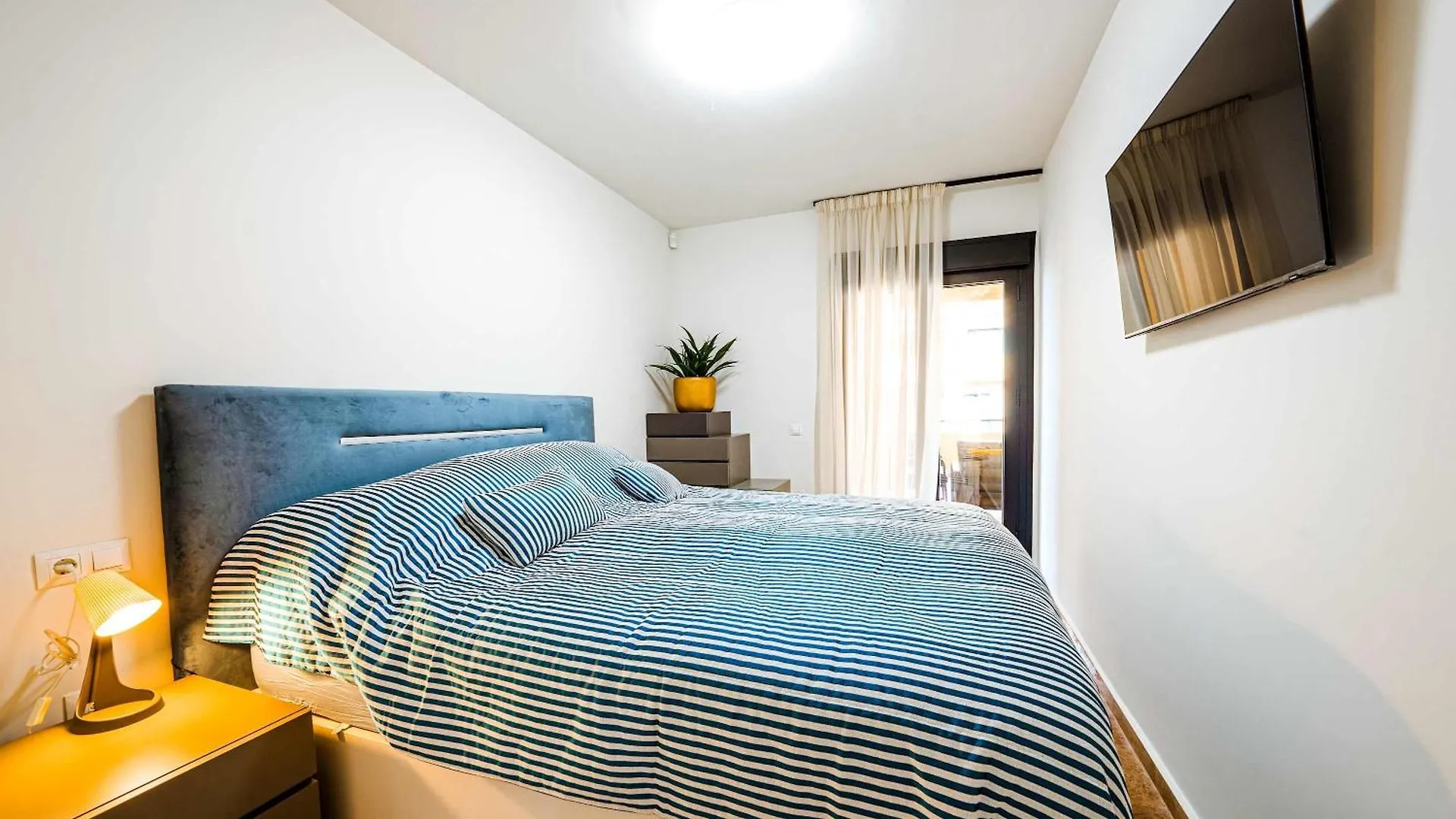 Modern 3-Bedroom Haven In Los Almendros San Pedro Marbellac Appartement