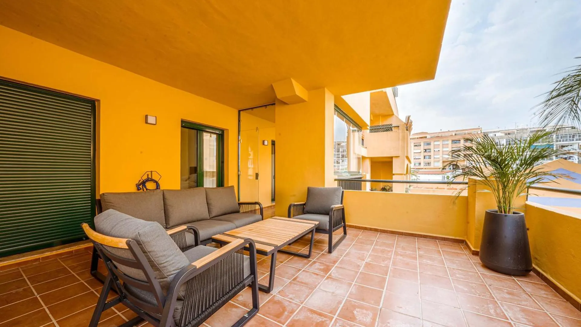 Appartement Modern 3-Bedroom Haven In Los Almendros San Pedro Marbellac Espagne