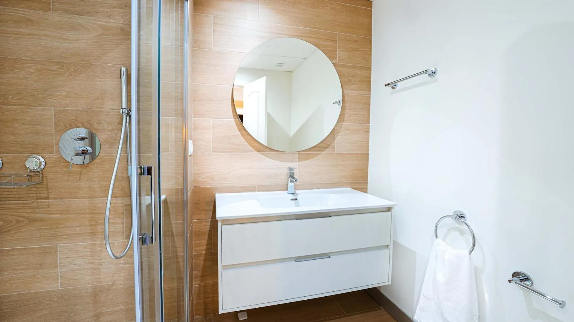 Modern 3-Bedroom Haven In Los Almendros San Pedro Marbellac 0*,  Espagne