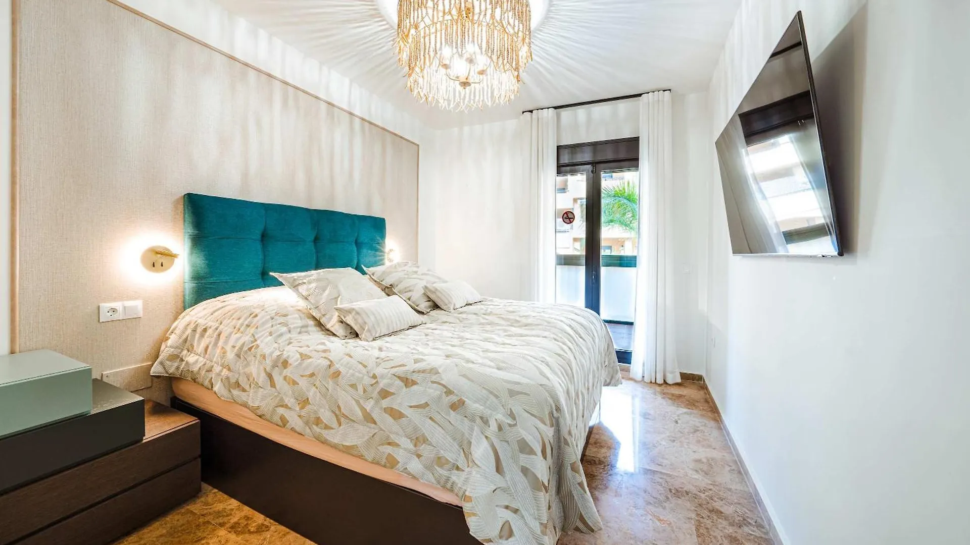 Modern 3-Bedroom Haven In Los Almendros San Pedro Marbellac 0*,  Espagne