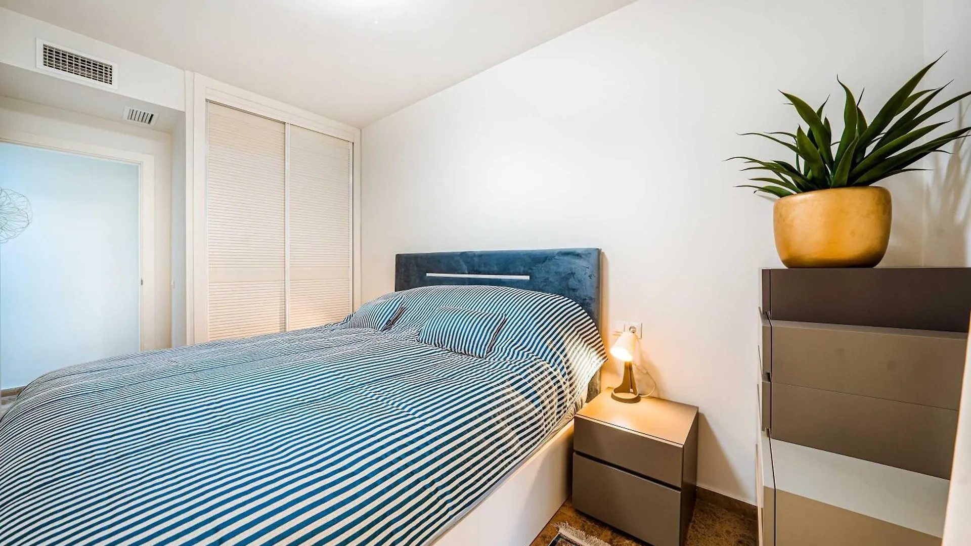Apartment Modern 3-Bedroom Haven In Los Almendros San Pedro Marbella